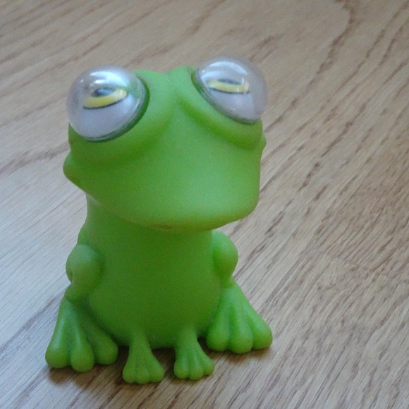 Flippy Frog Squishy Alien Eye Squeeze Frog Toy Stress Ball Anxiety Relief Toy :) - Picture 5 of 6